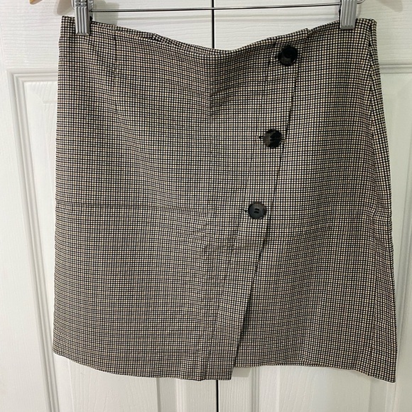 Plaid skirt, with button detail - Picture 1 of 2